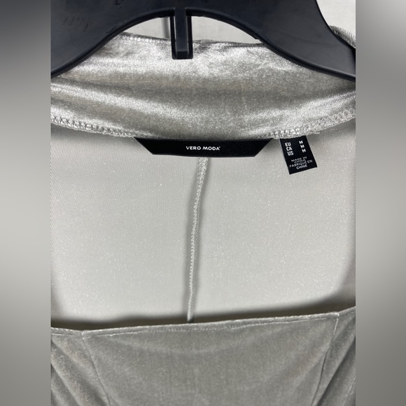 Vero Moda LONG SLEEVE GRAY VELVET DRESS Size Medium (8-10) NWT - Picture 5 of 10